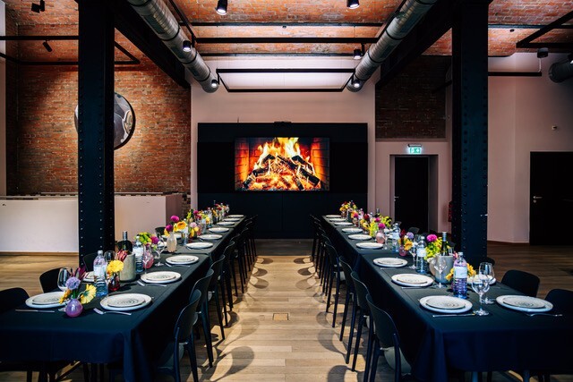 Firespace - Tafel mit Kamin_frontal